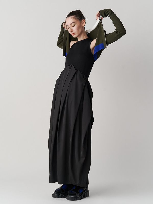 curve line tuck sleeveless op