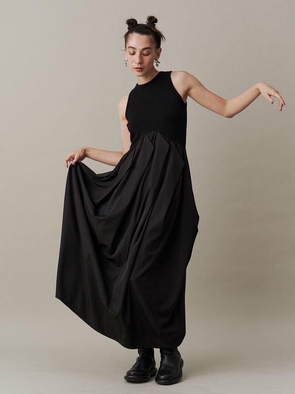 curve line tuck sleeveless op