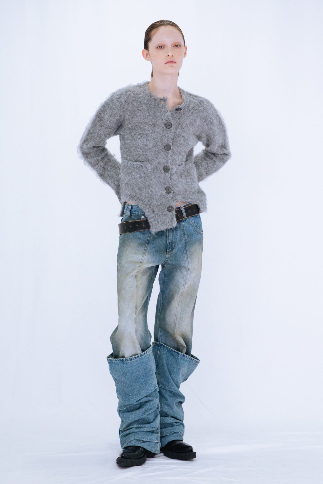 overlap tuck denim pants