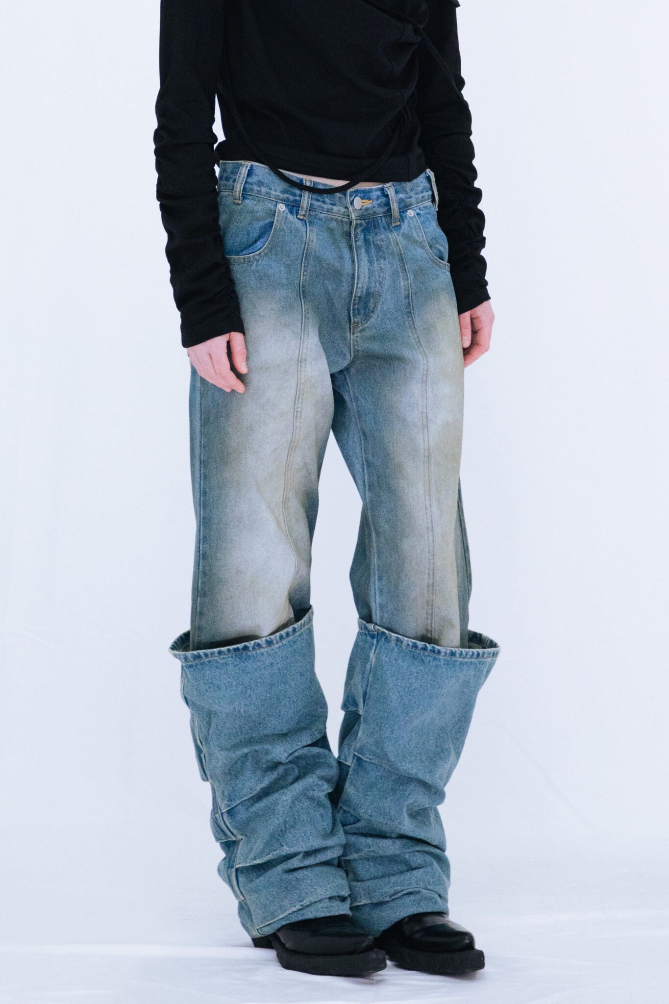 overlap tuck denim pants