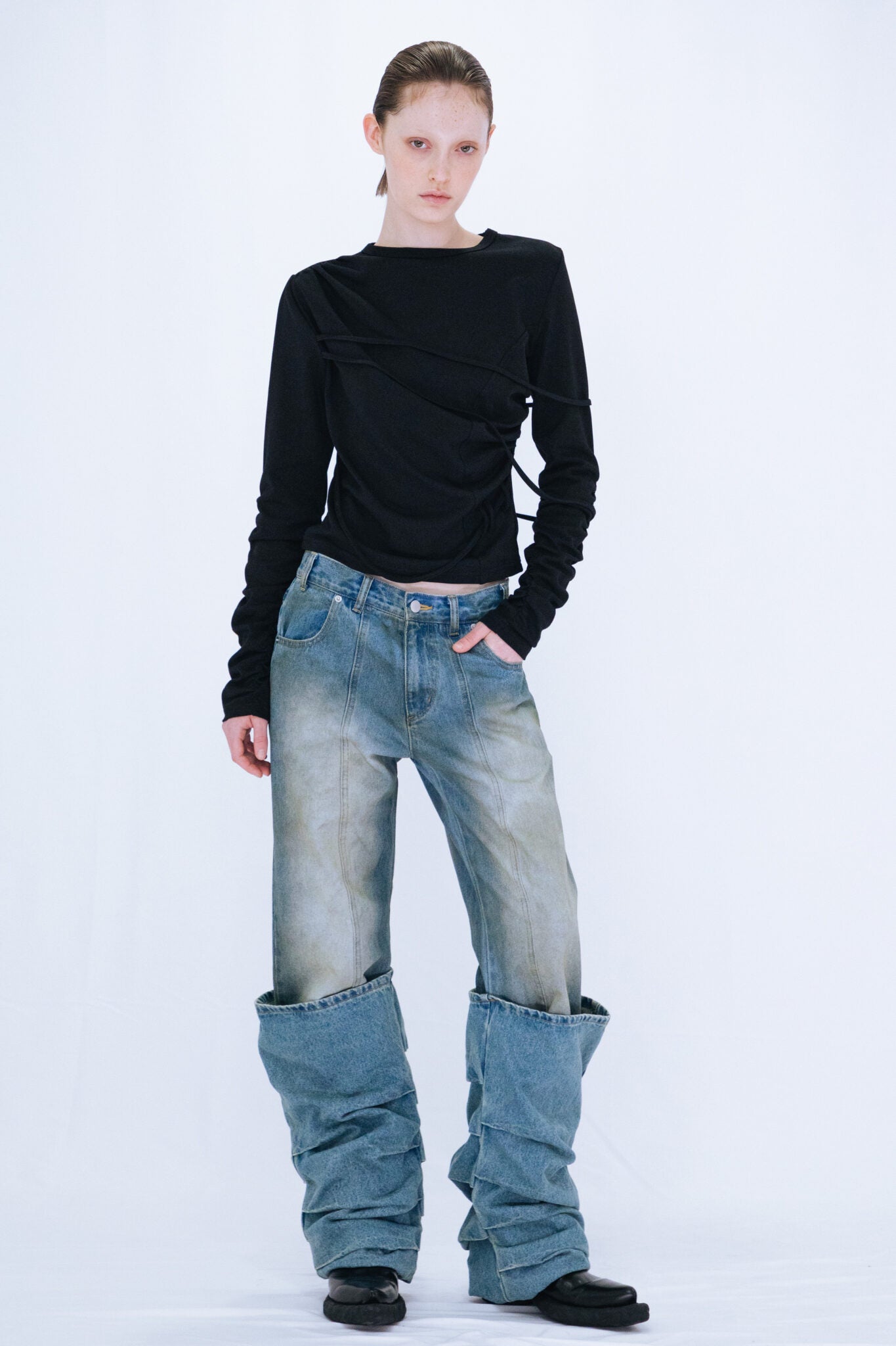 overlap tuck denim pants
