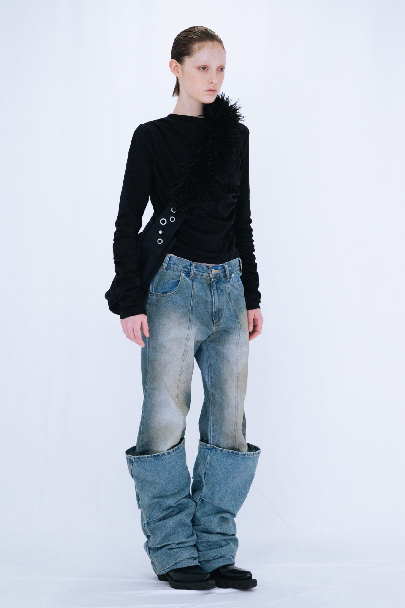 overlap tuck denim pants