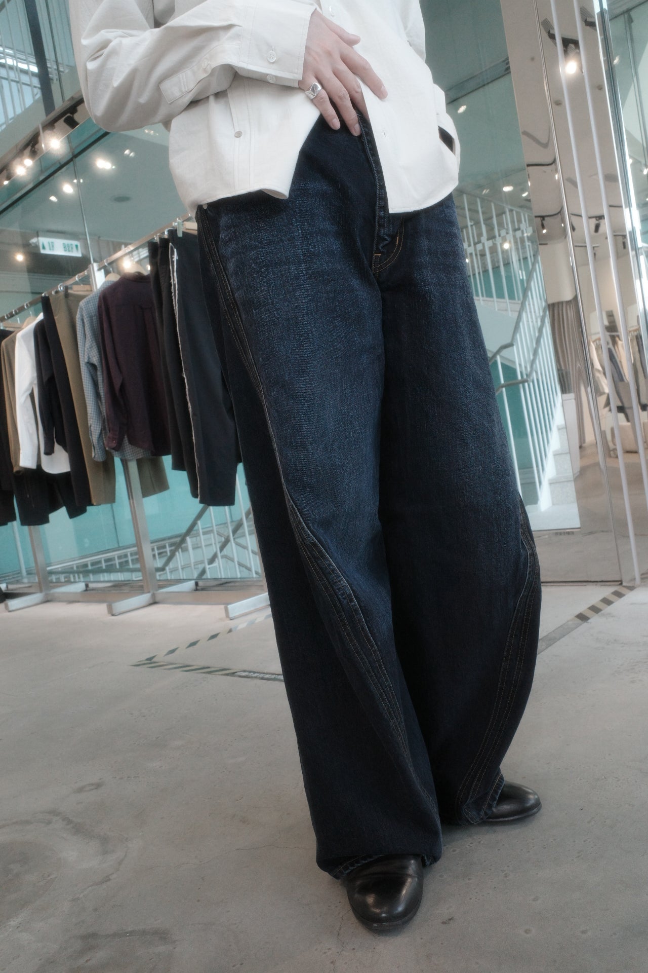 3d curved voluminous leg jeans - faded indigo
