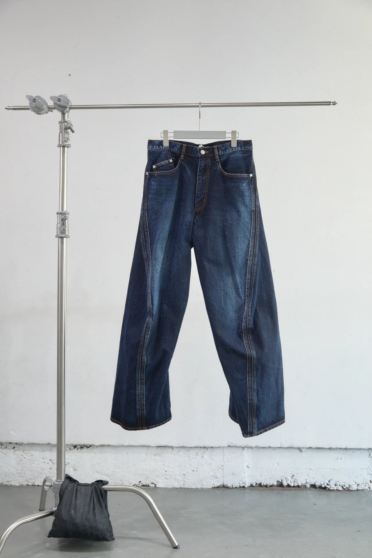 3d curved voluminous leg jeans - faded indigo