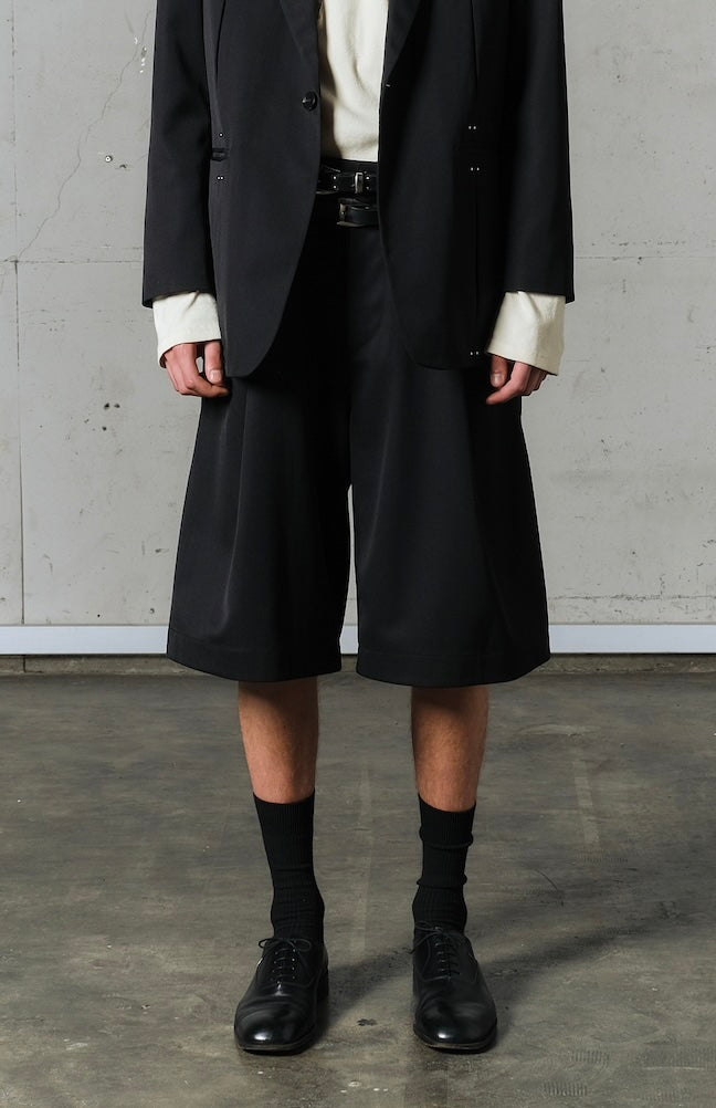 studded motion pleat gab shorts