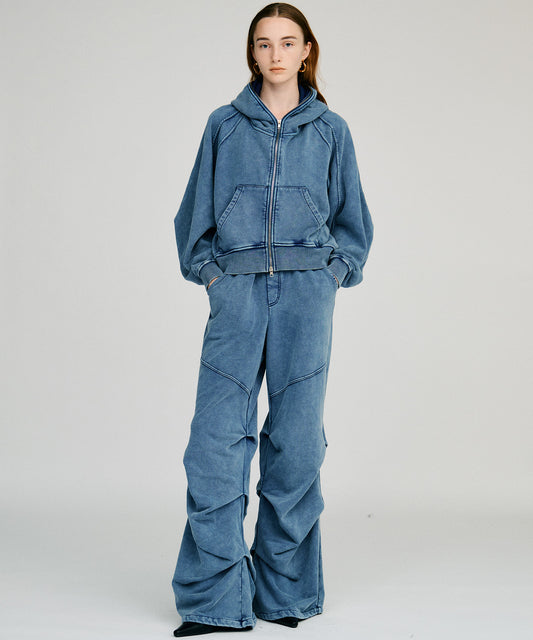 tucking sweatpants