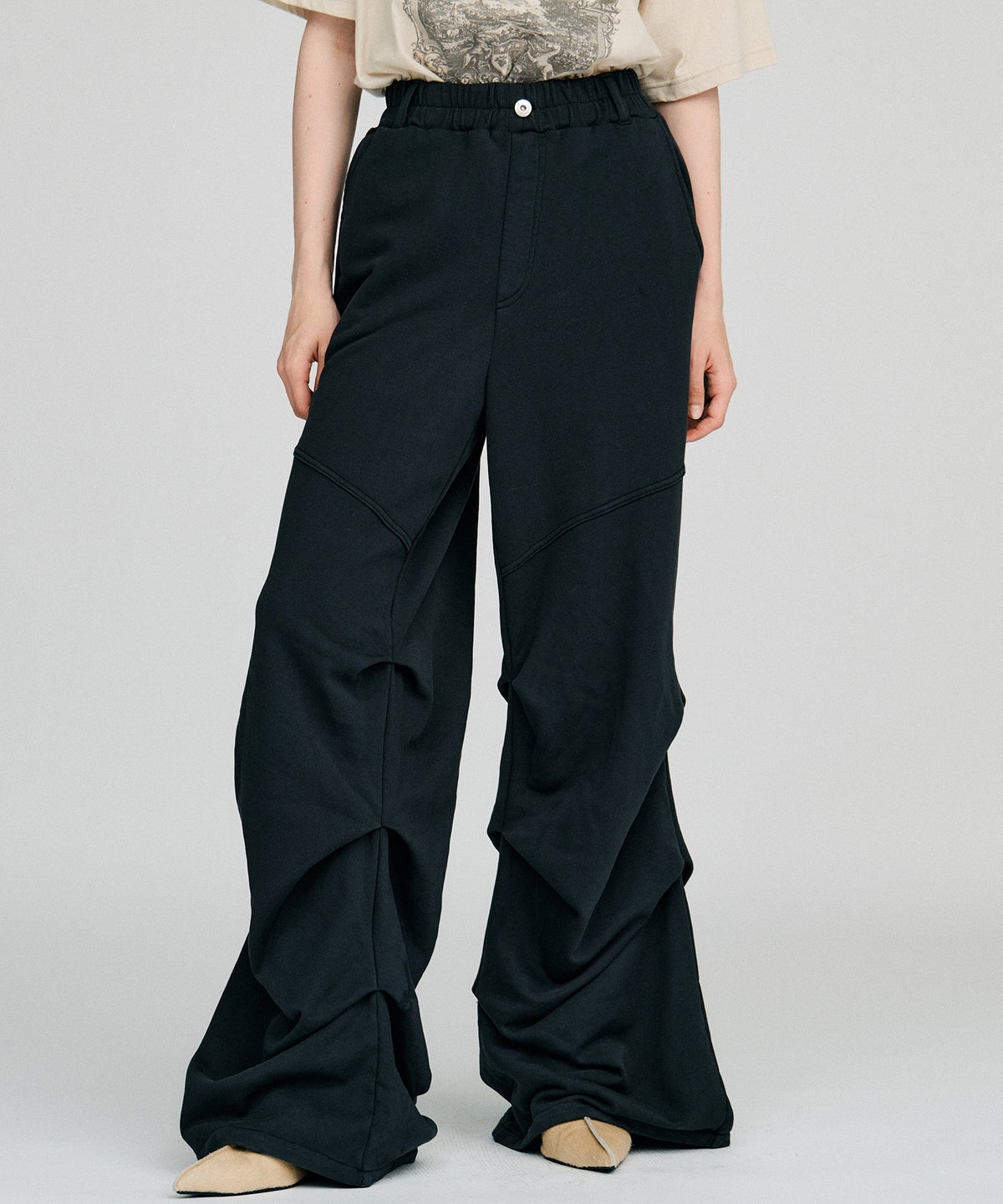 tucking sweatpants