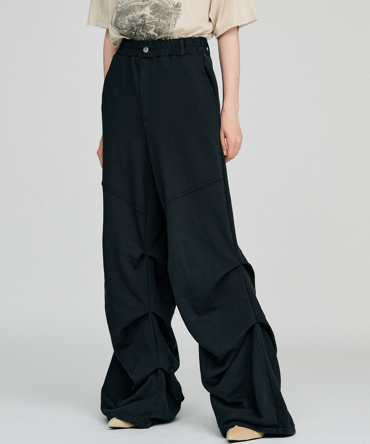 tucking sweatpants