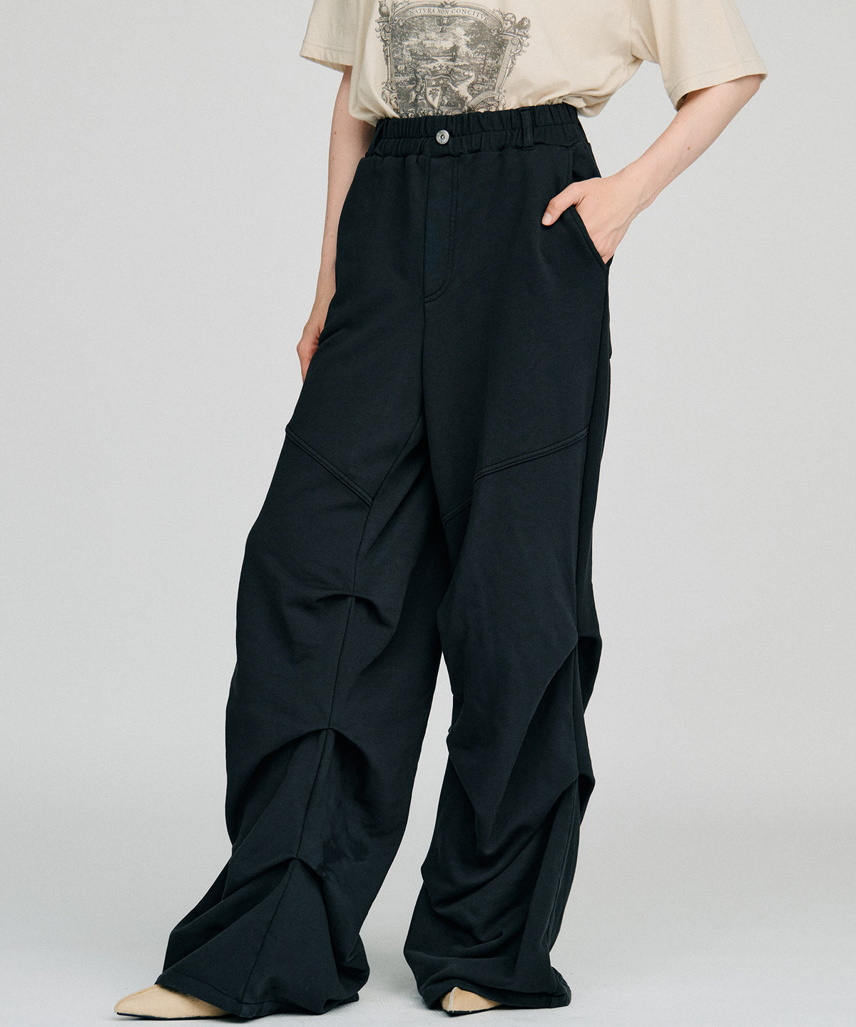 tucking sweatpants