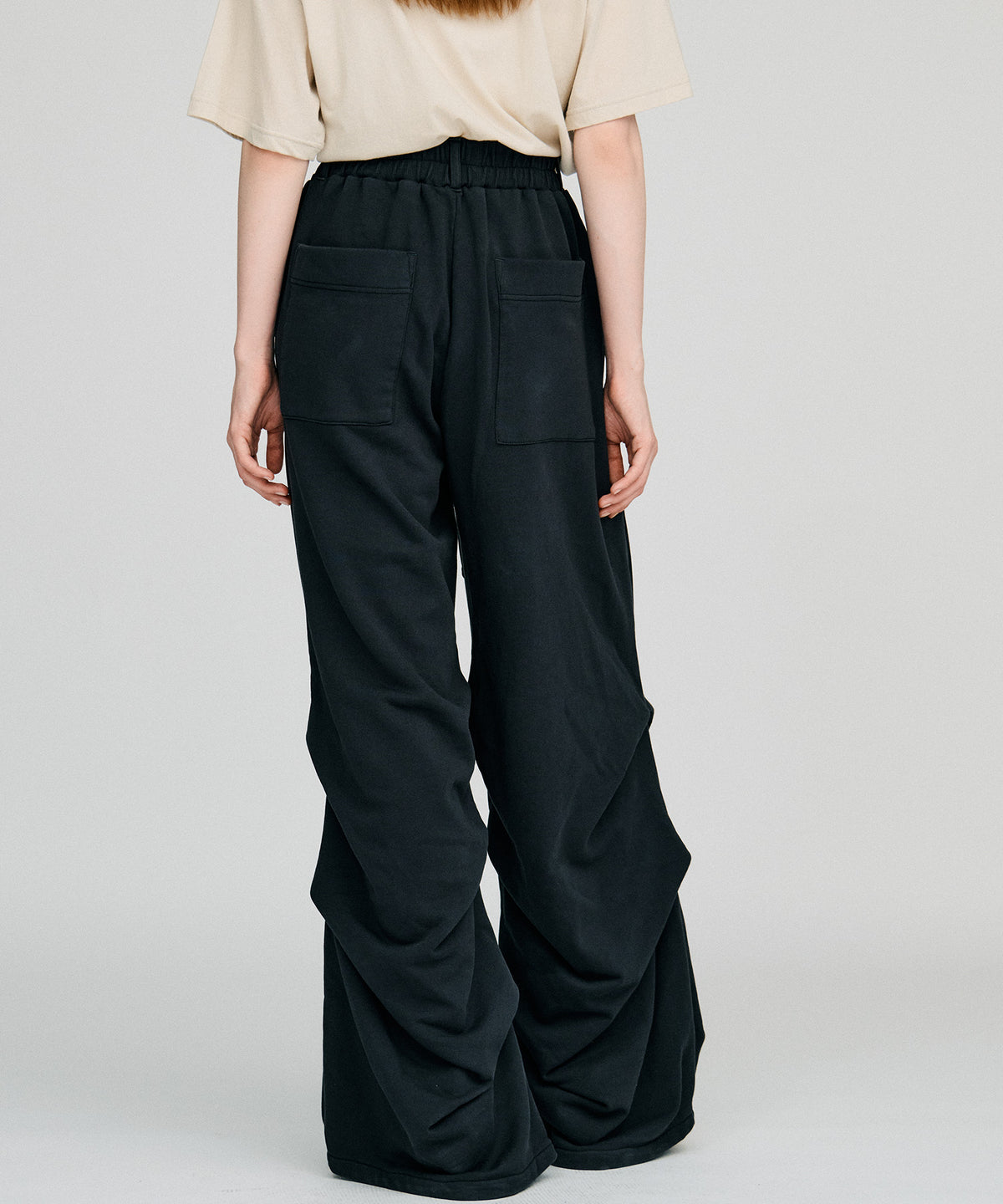 tucking sweatpants