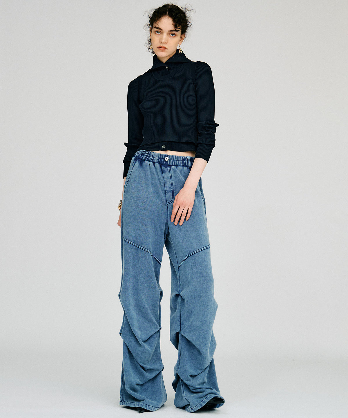 tucking sweatpants