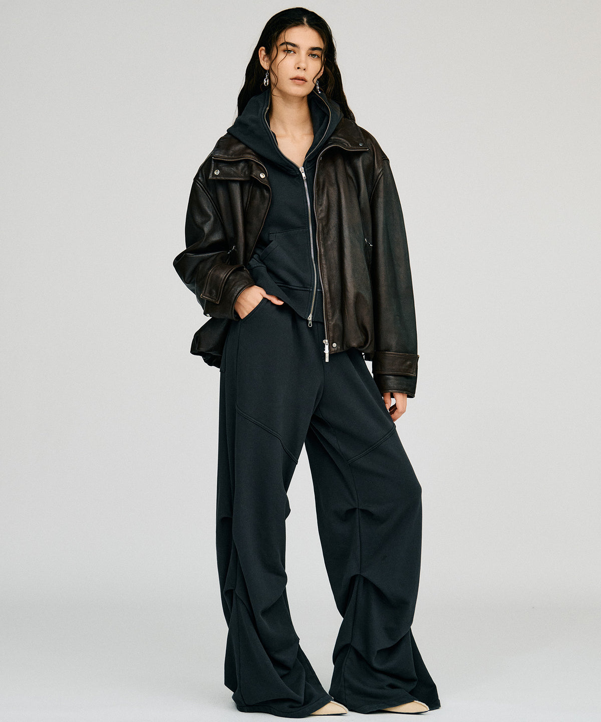 tucking sweatpants
