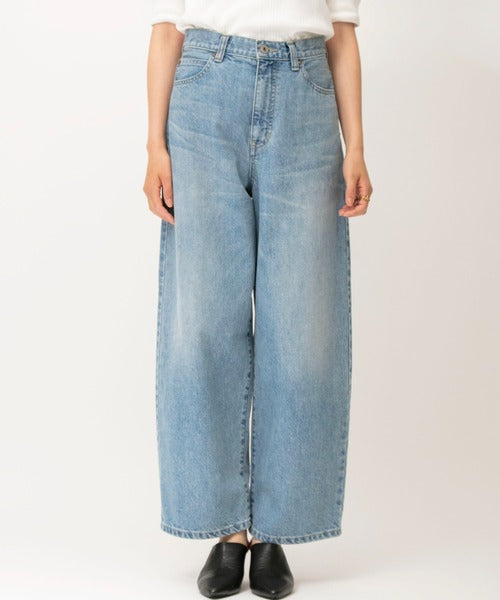 side-curved denim pants