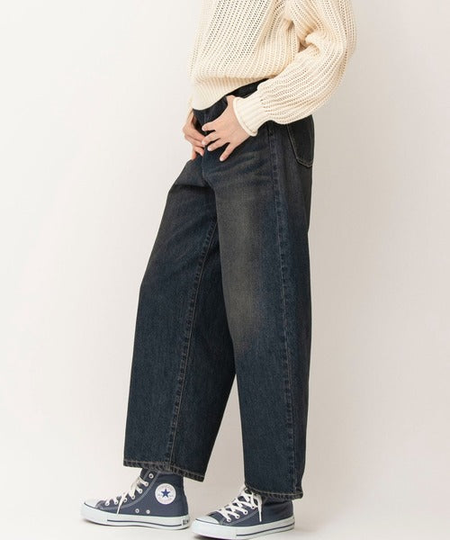 side-curved denim pants