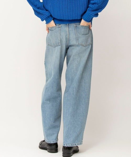 side-curved denim pants