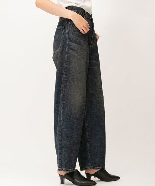 side-curved denim pants