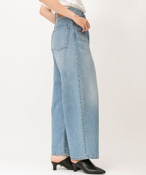 side-curved denim pants