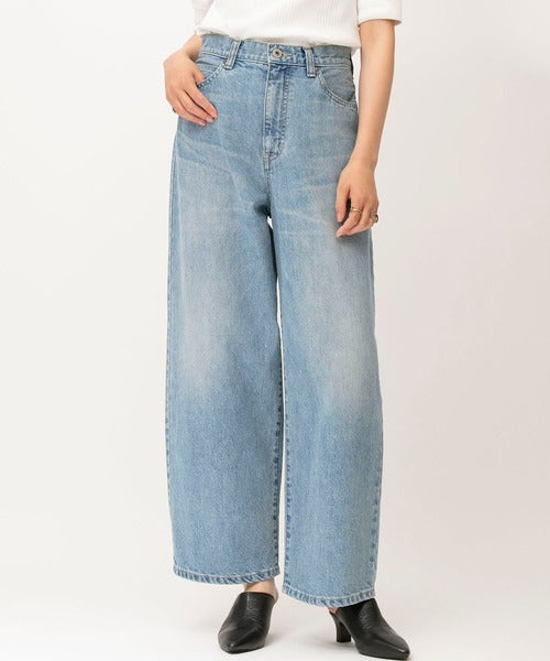 side-curved denim pants