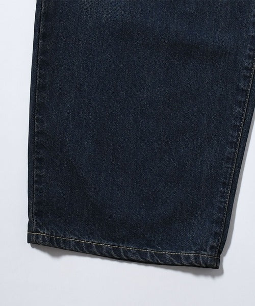 side-curved denim pants