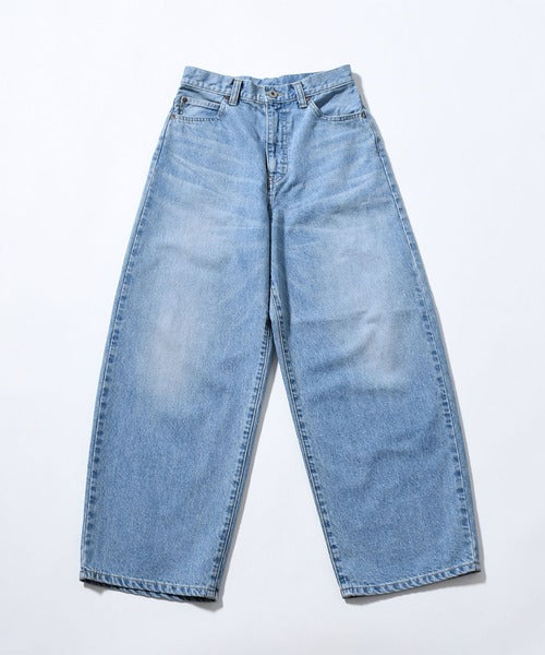 side-curved denim pants