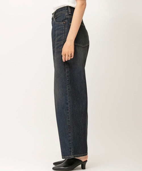 side-curved denim pants