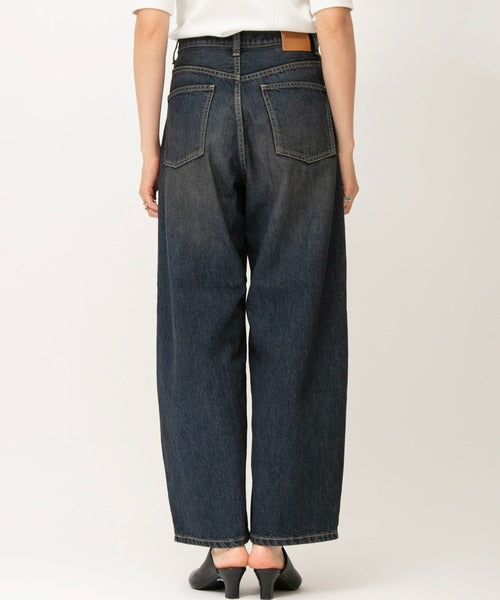 side-curved denim pants