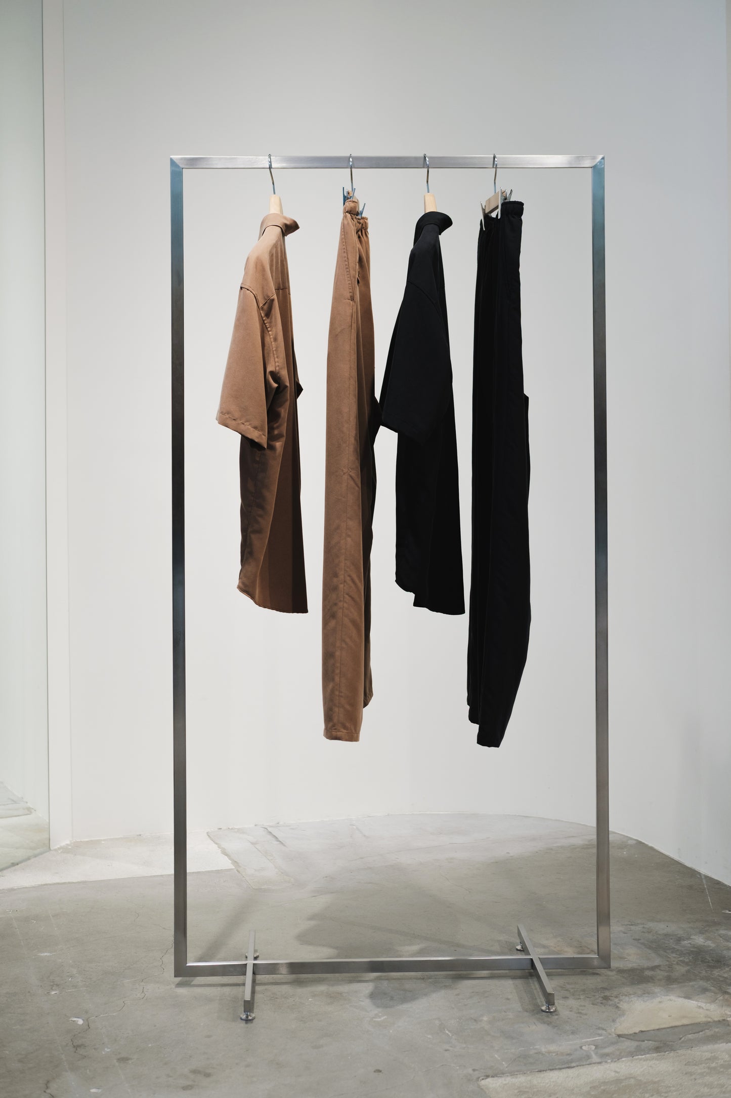 t/r powder cloth / drawstring tapered pants