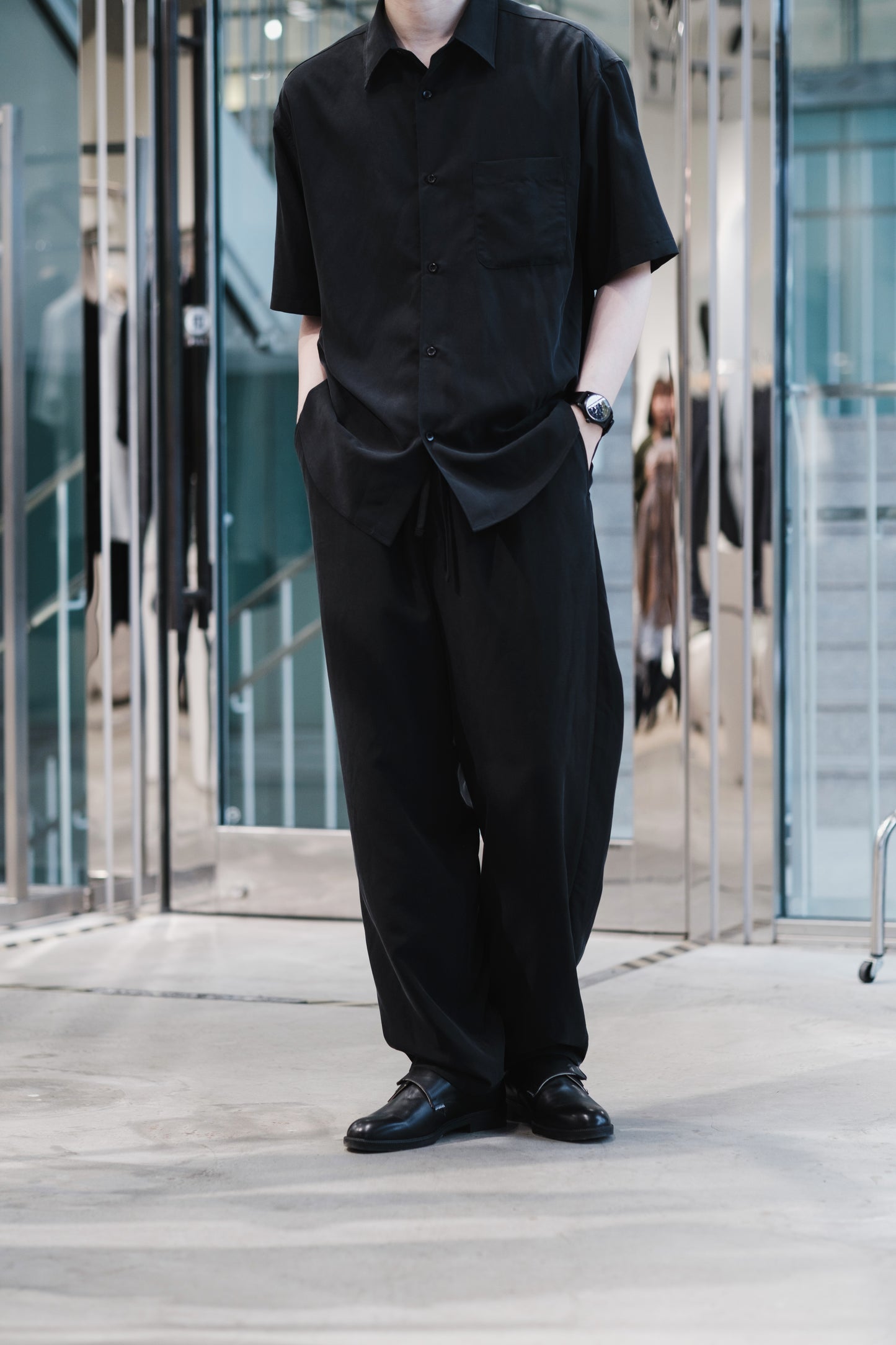 t/r powder cloth / drawstring tapered pants