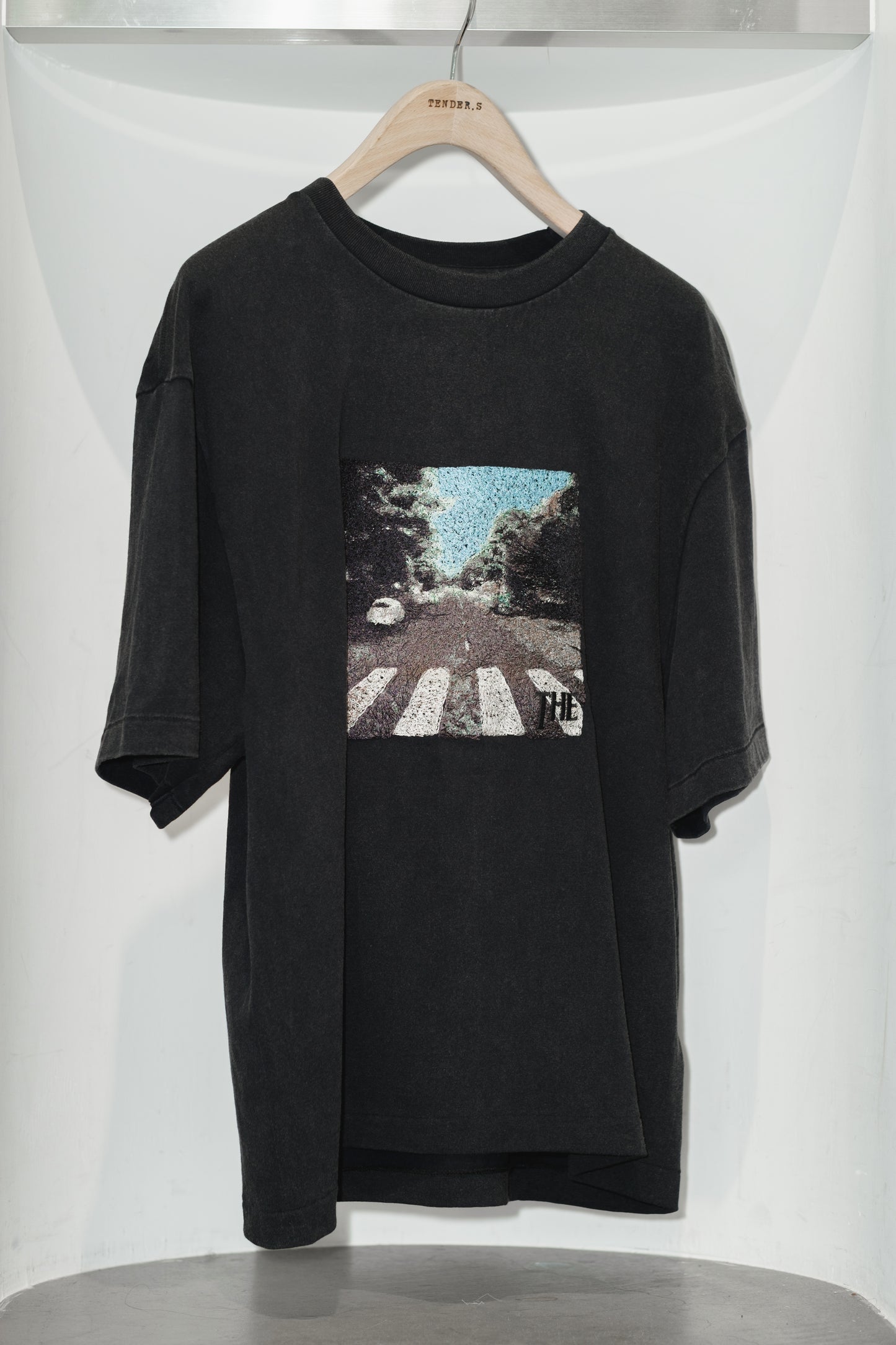 photo emb ss tee