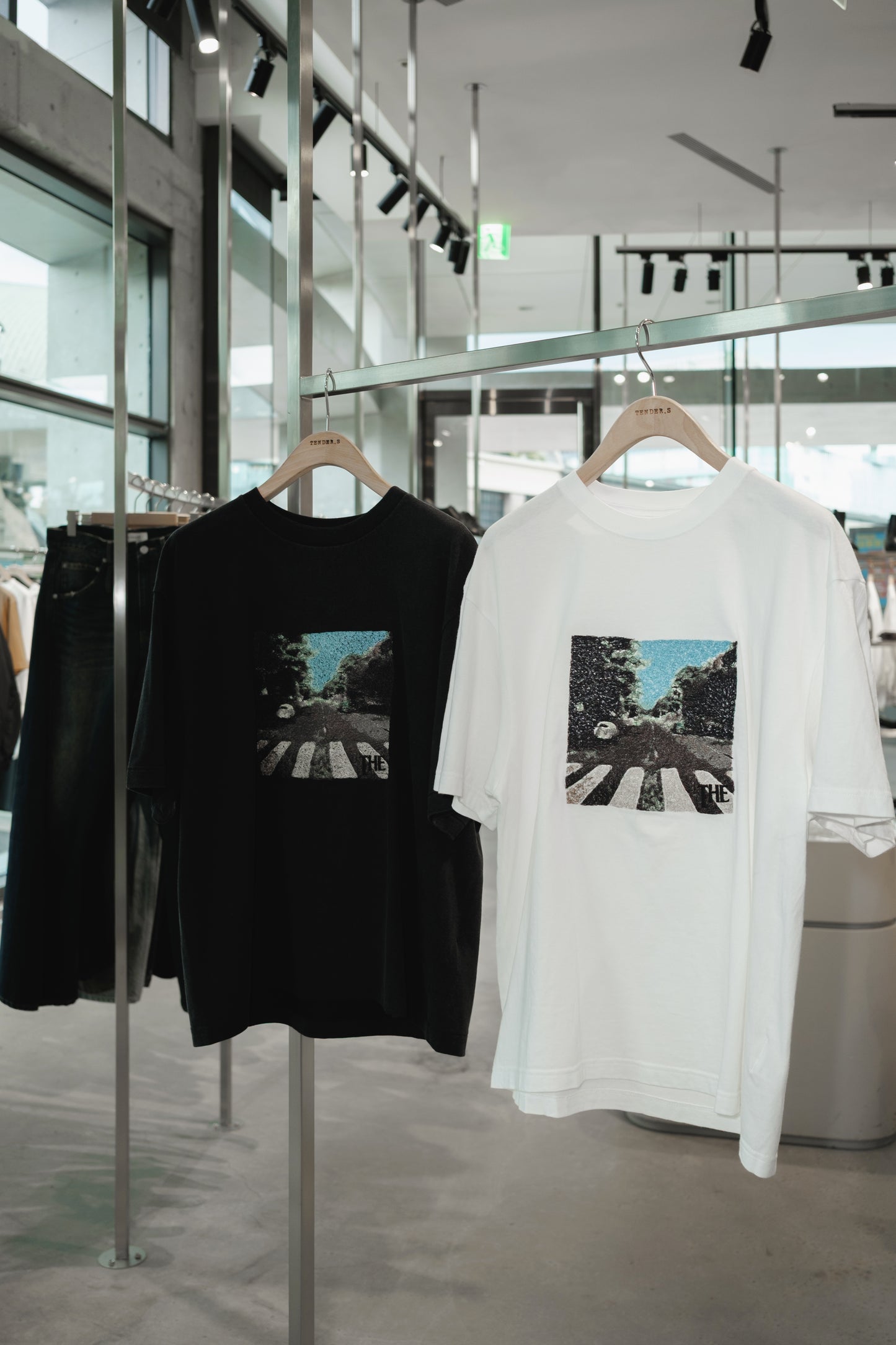 photo emb ss tee