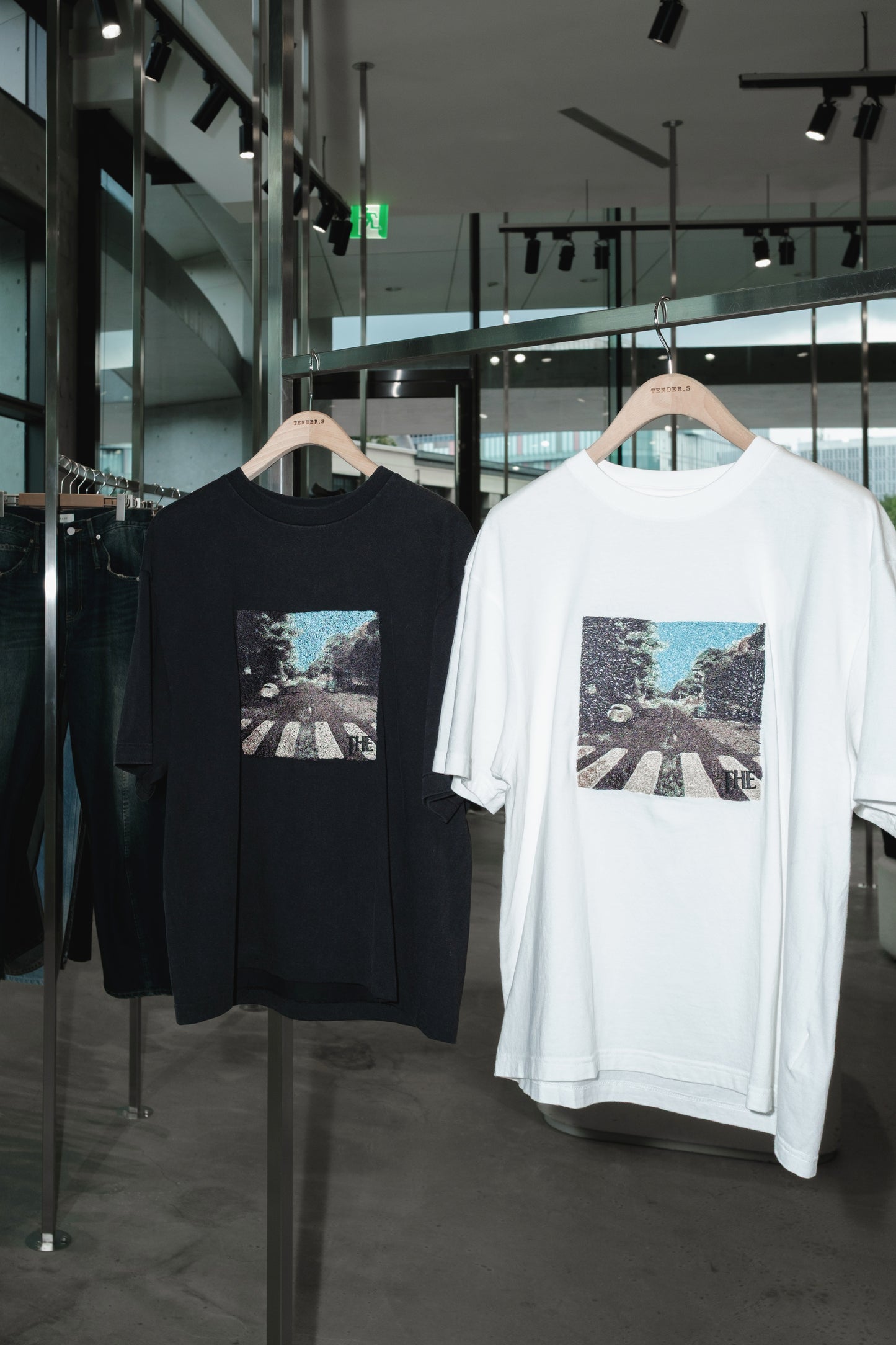 photo emb ss tee