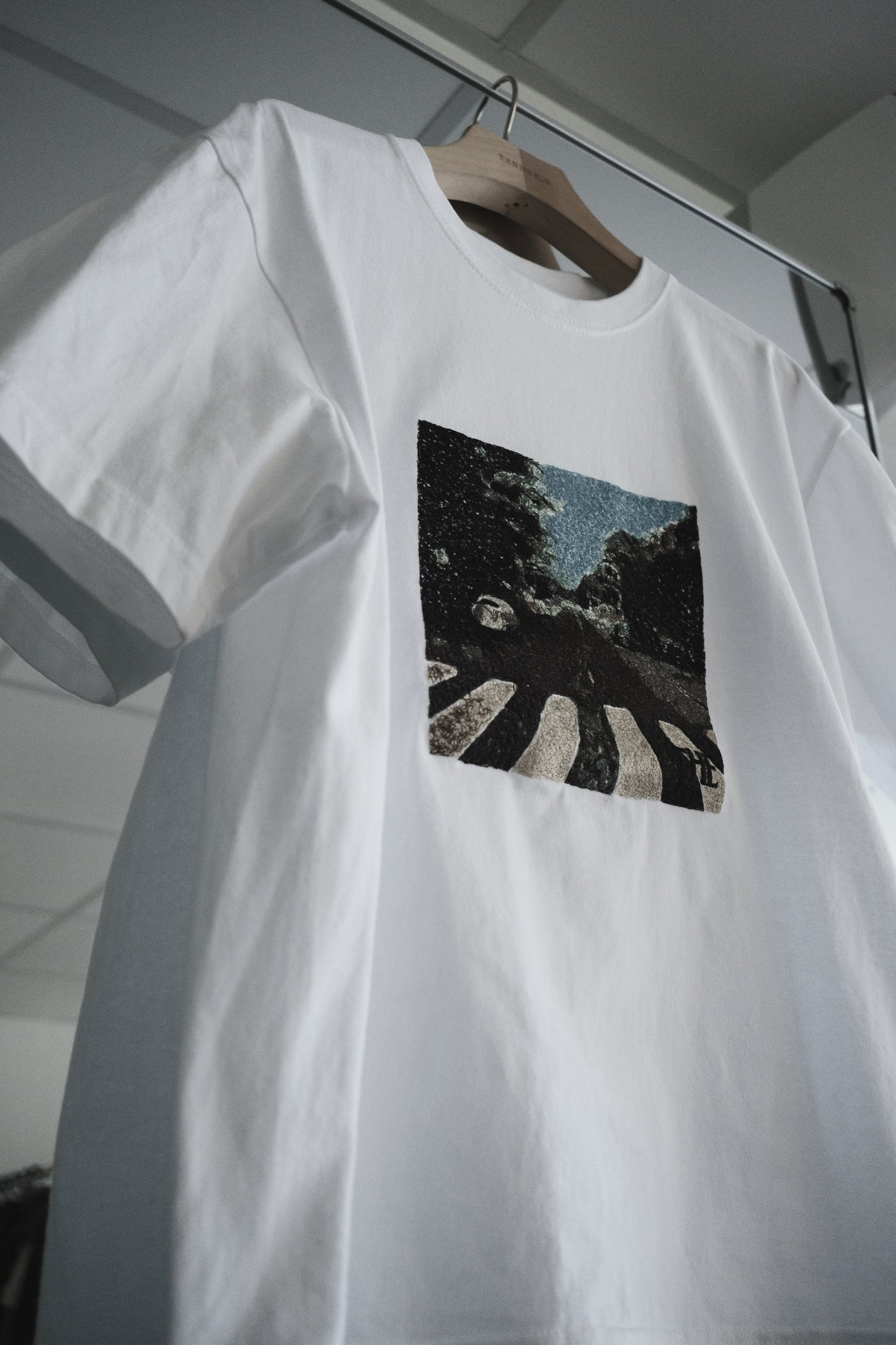 photo emb ss tee