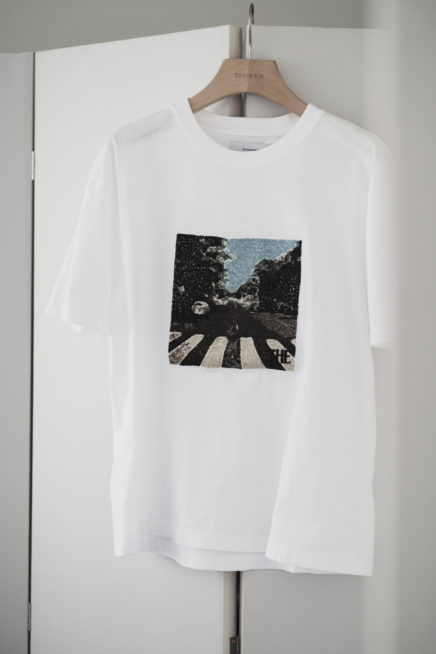 photo emb ss tee