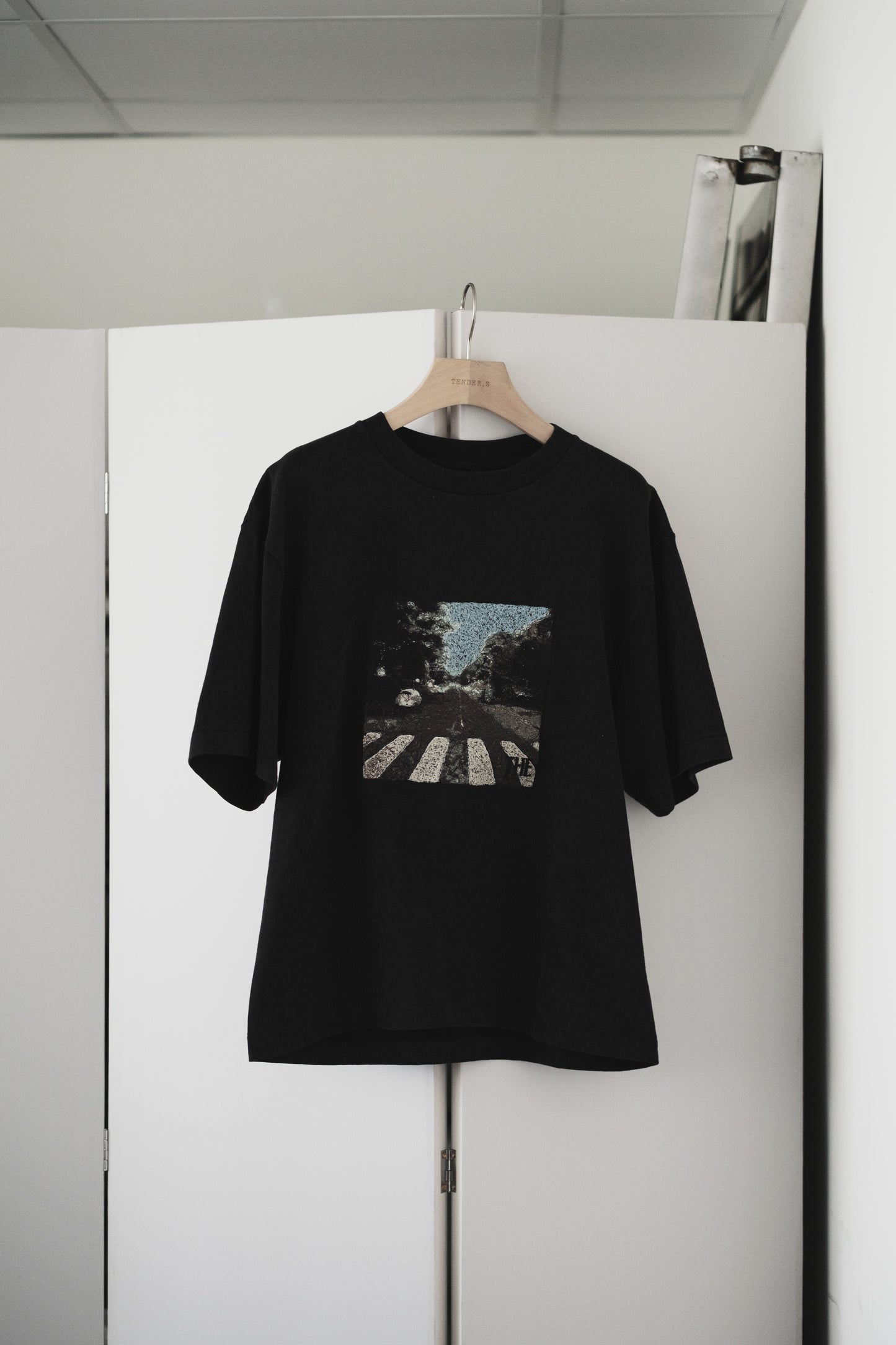 photo emb ss tee
