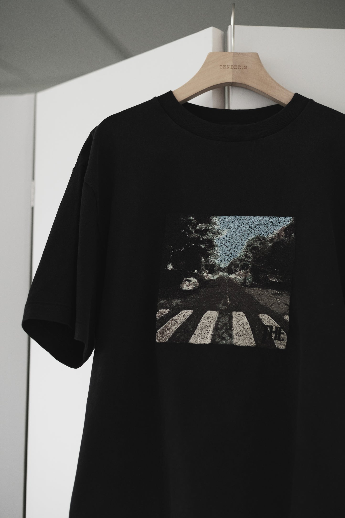 photo emb ss tee