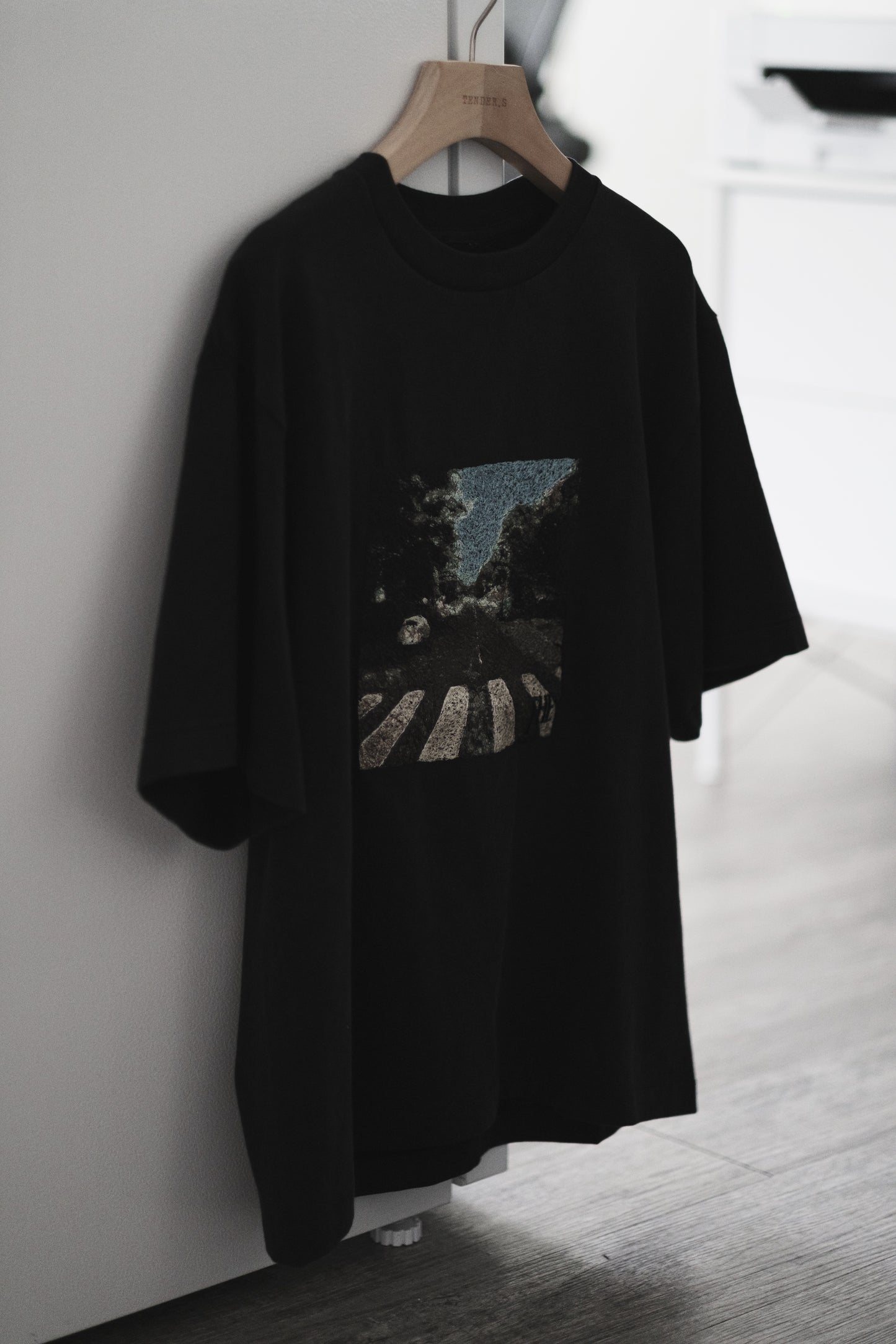 photo emb ss tee