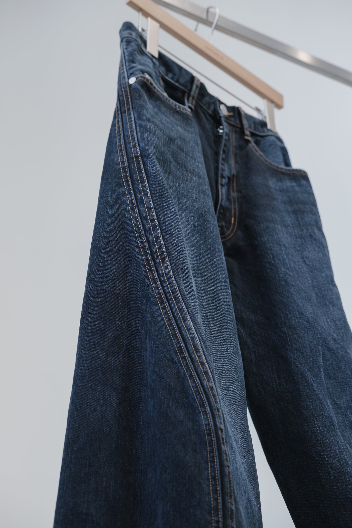3d curved voluminous leg jeans - faded indigo