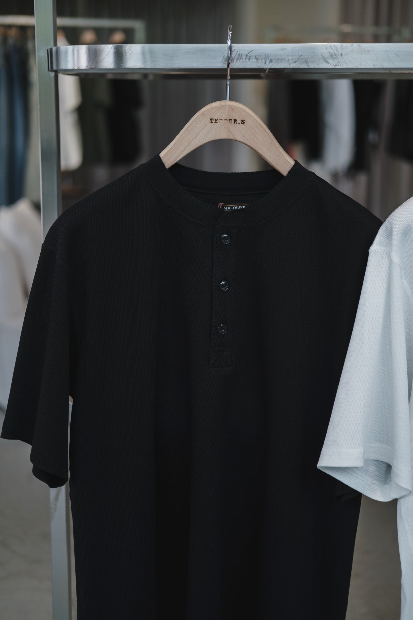 compact honeycomb mesh / henley neck t-shirt