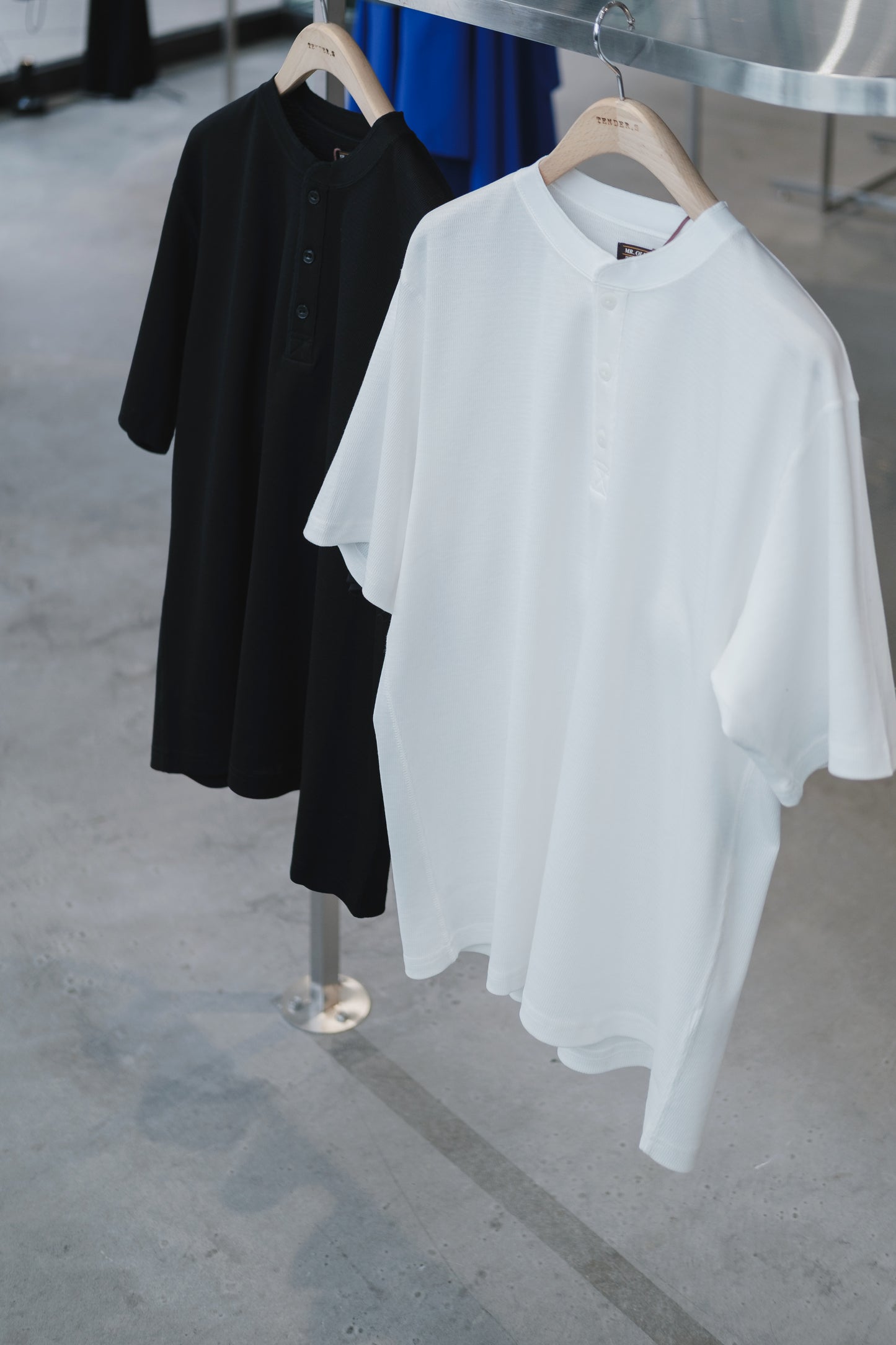 compact honeycomb mesh / henley neck t-shirt