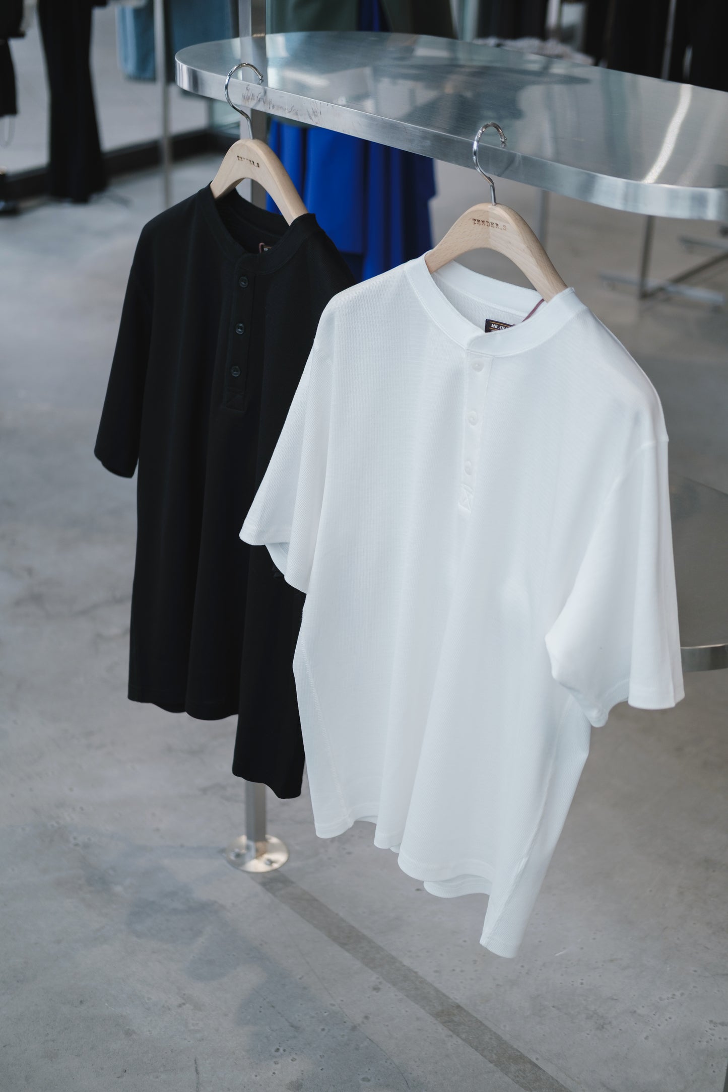 compact honeycomb mesh / henley neck t-shirt