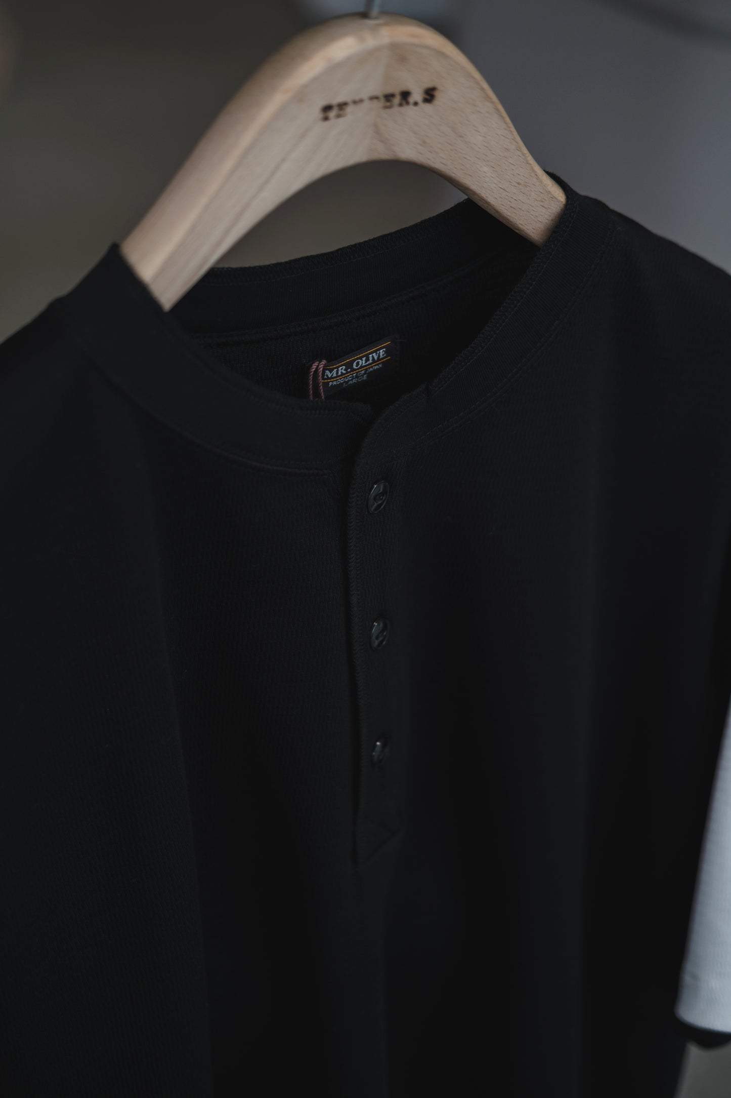 compact honeycomb mesh / henley neck t-shirt