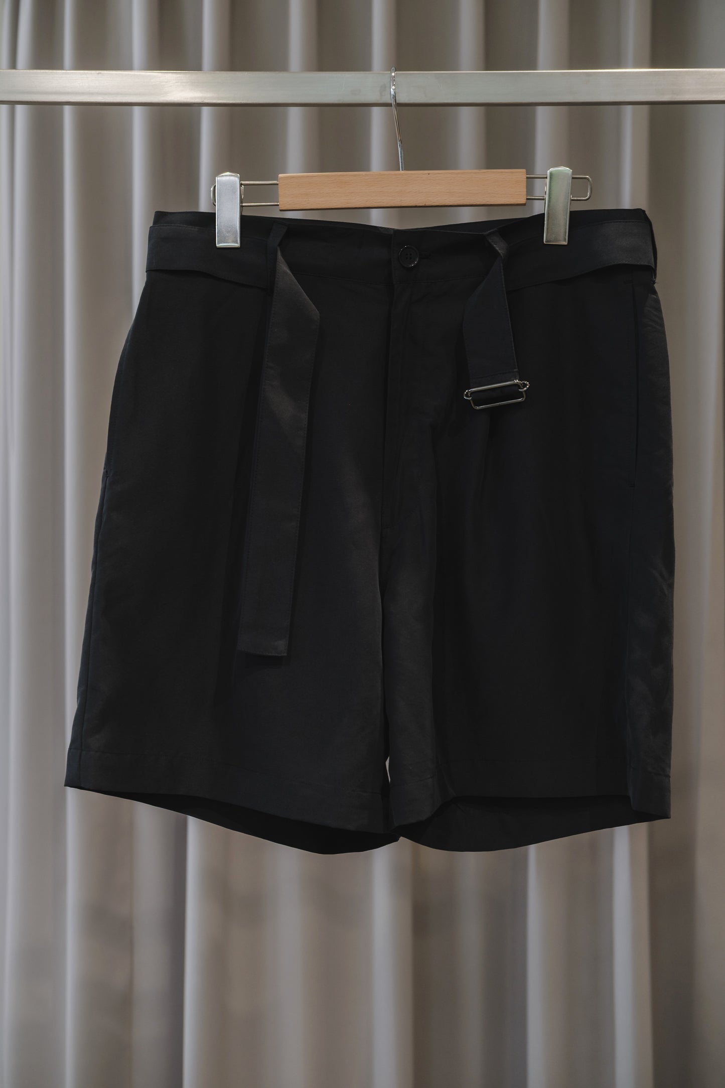 t/r powder cloth / belted shorts