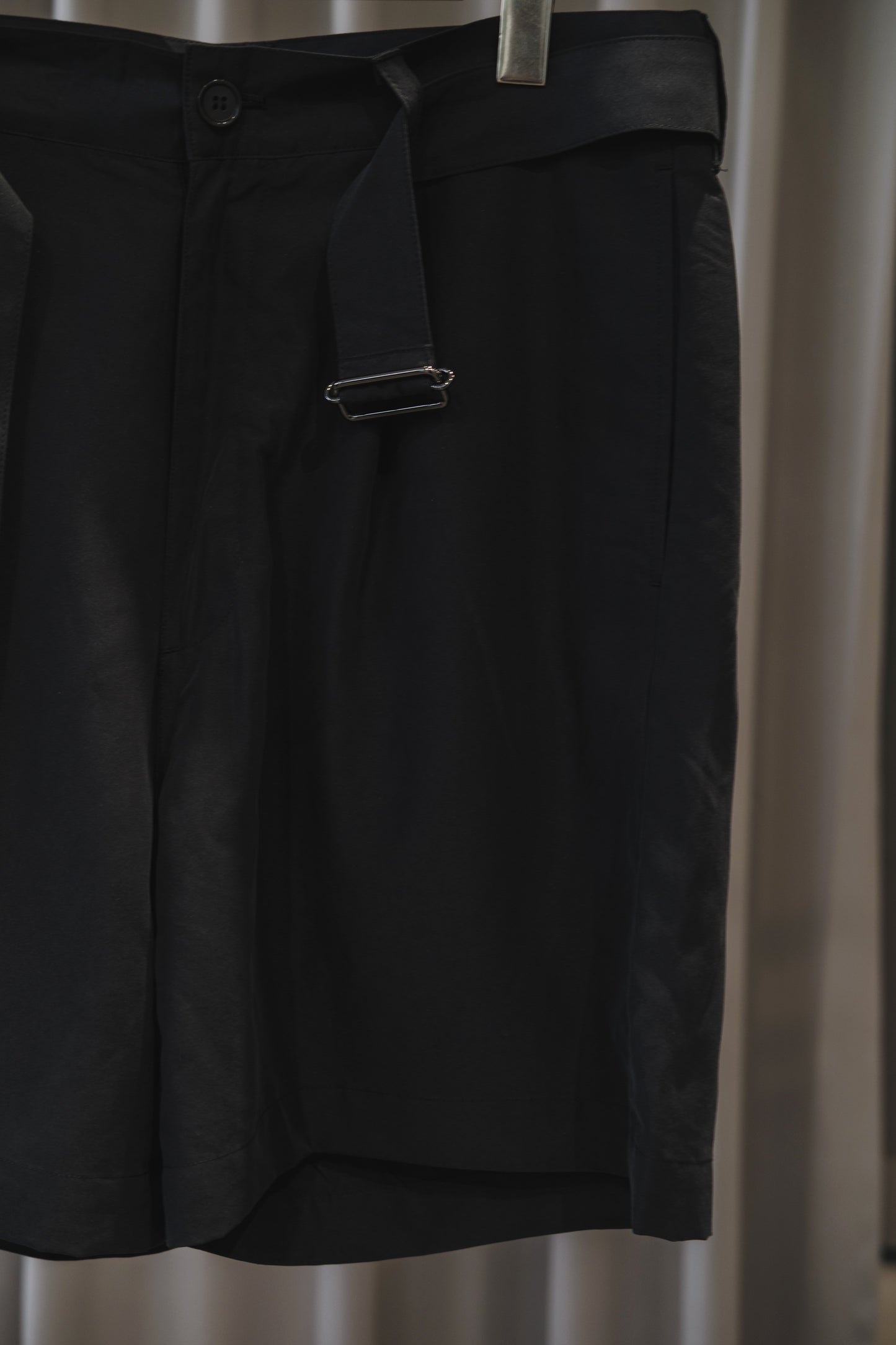 t/r powder cloth / belted shorts