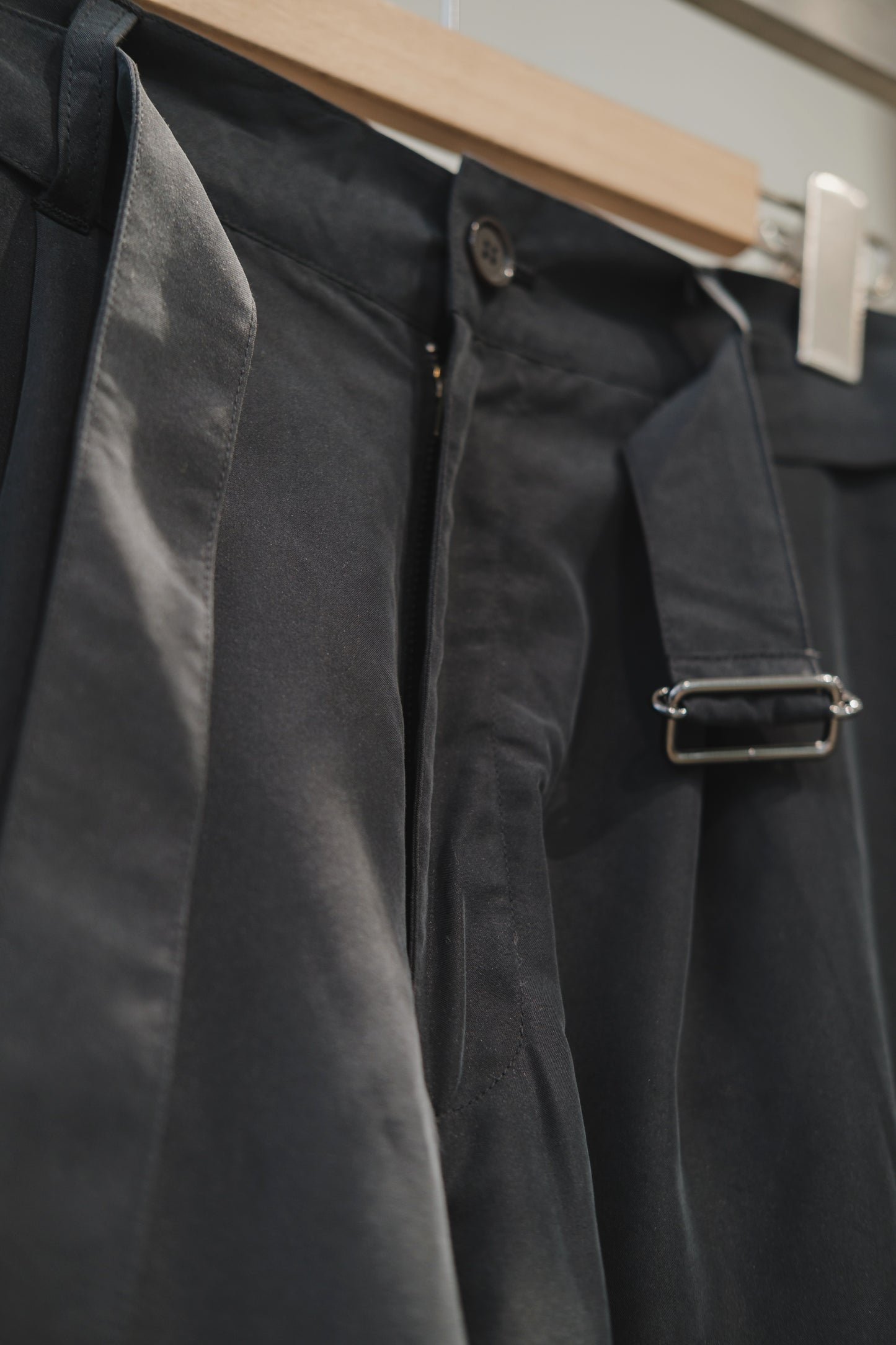 t/r powder cloth / belted shorts