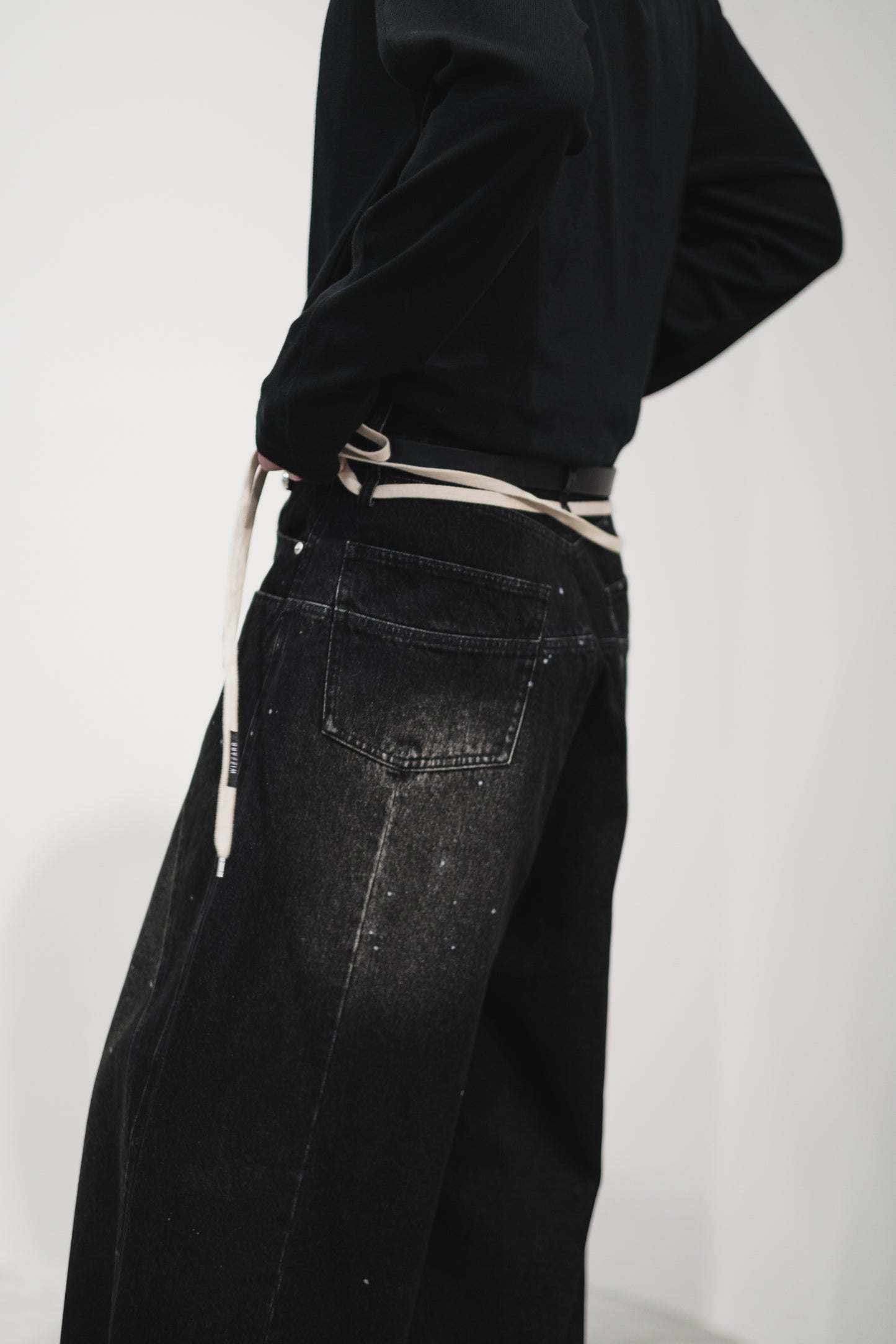 aging baggy denim pants