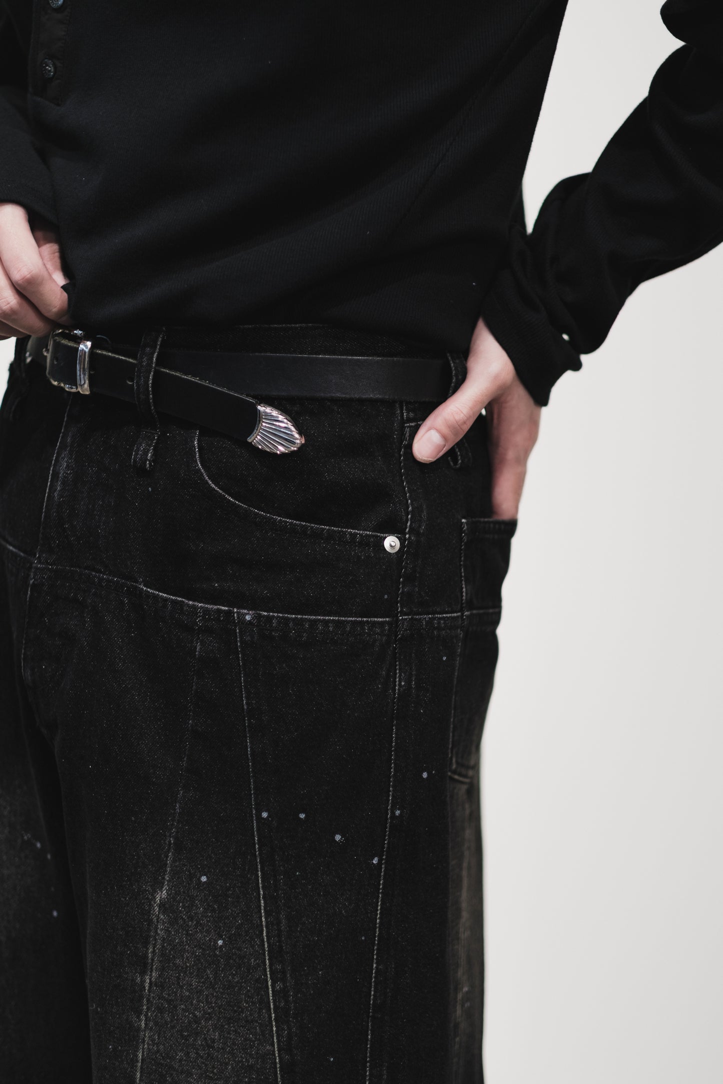 aging baggy denim pants