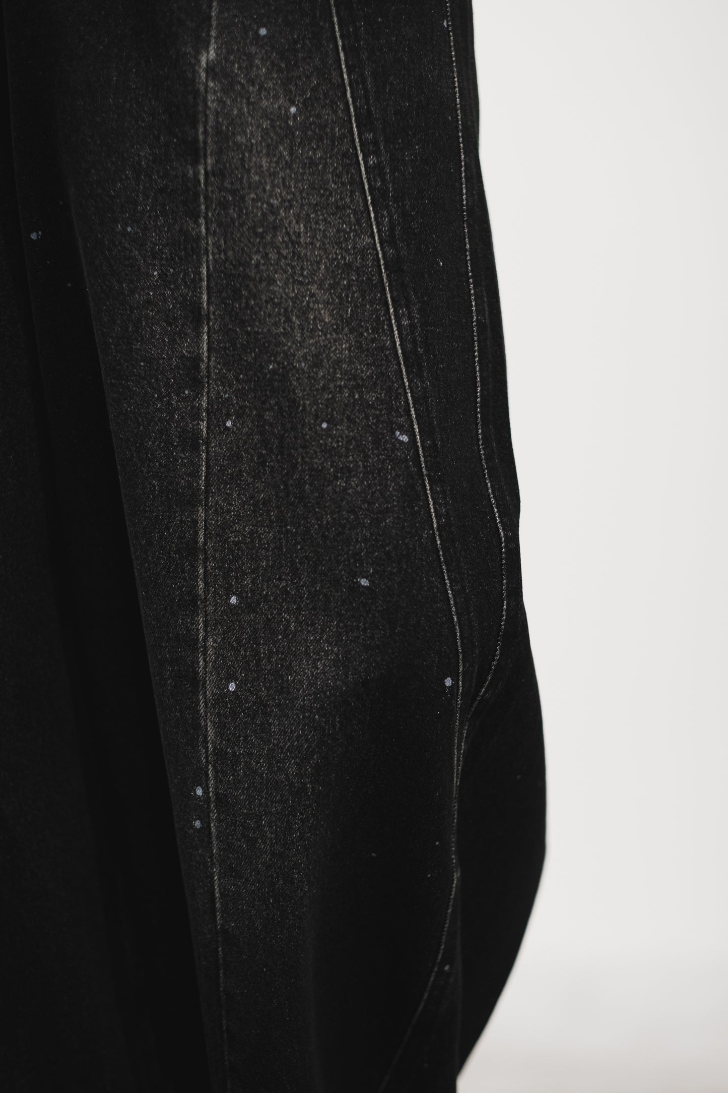 aging baggy denim pants