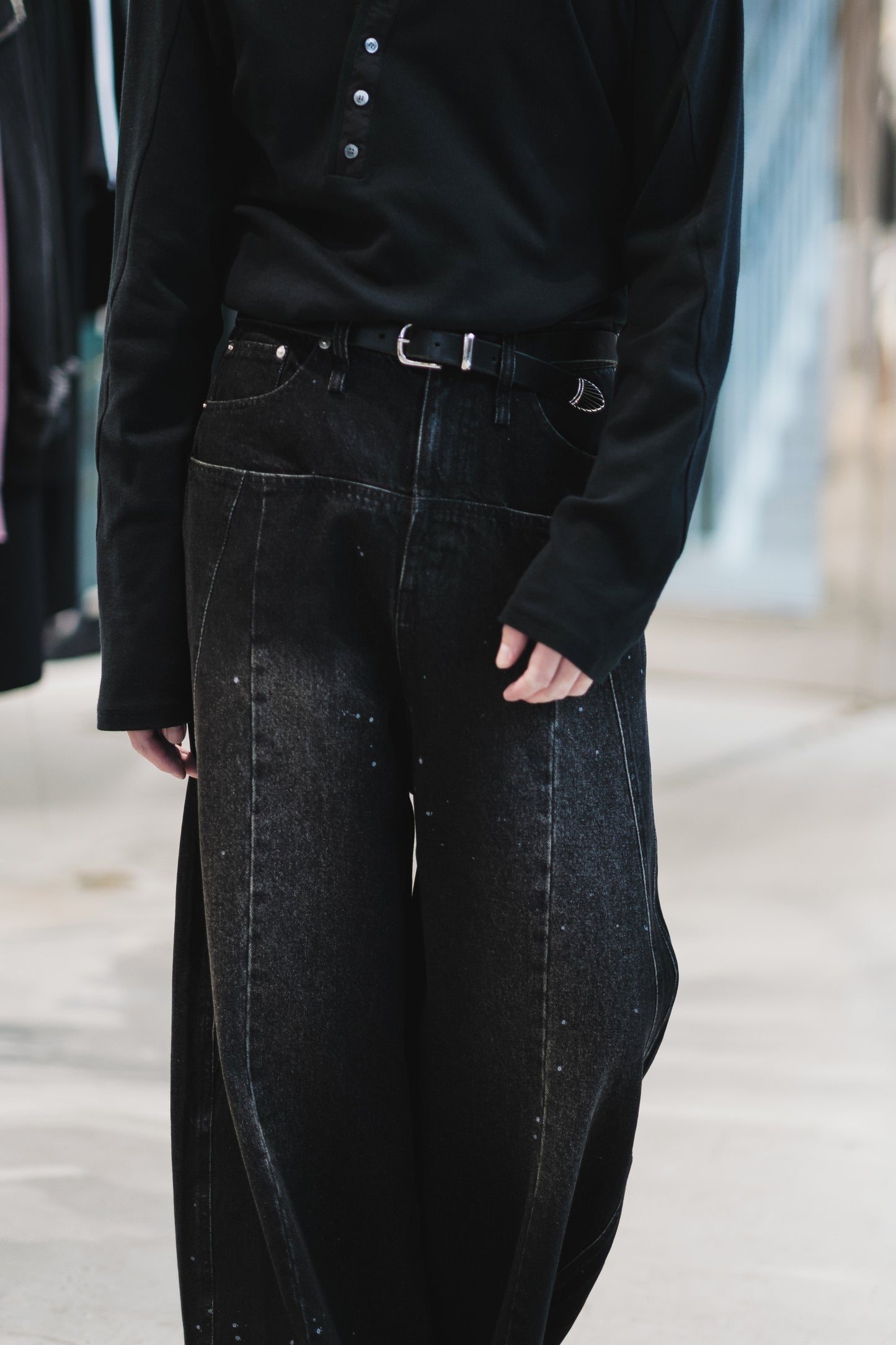 aging baggy denim pants