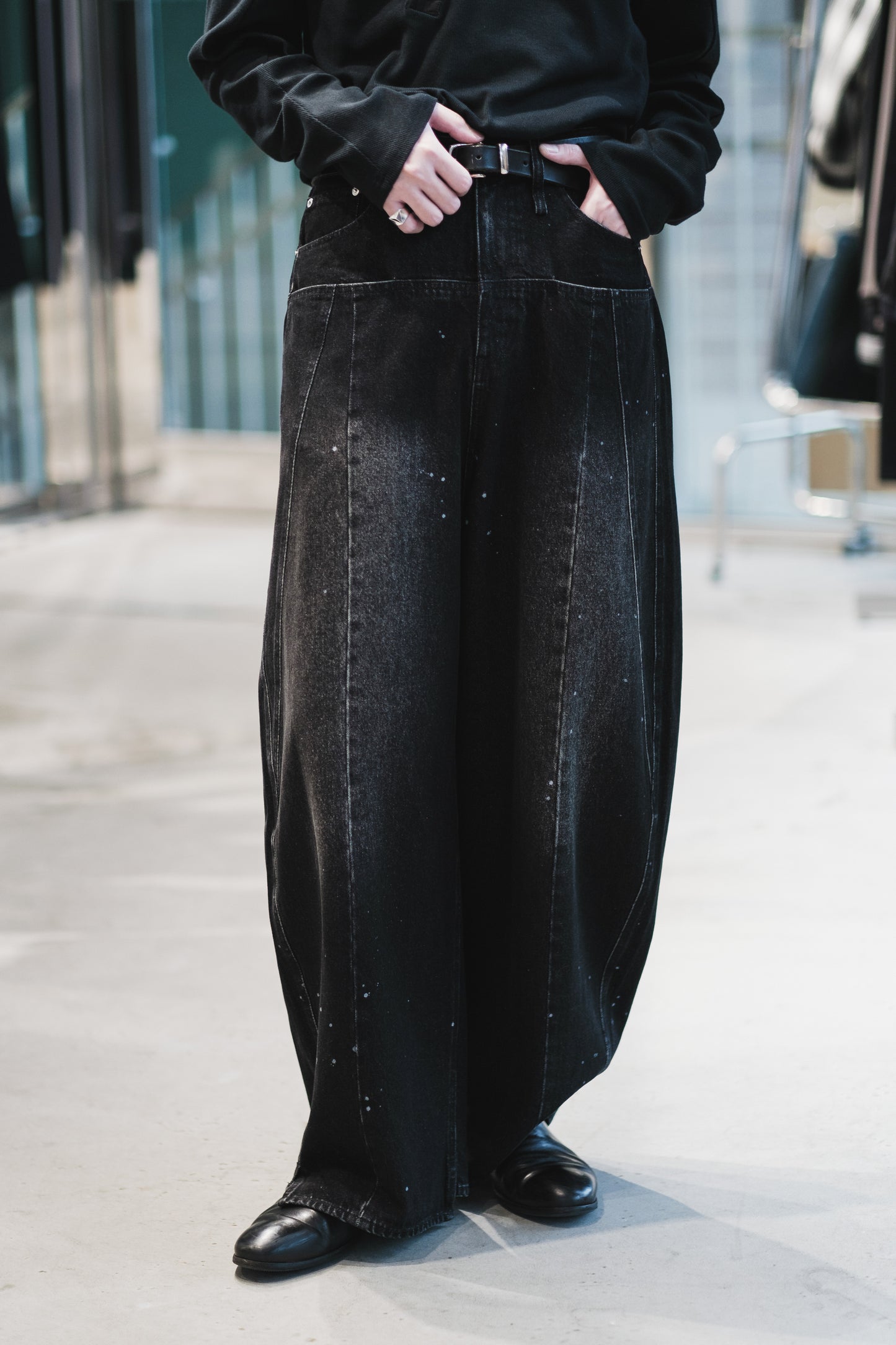 aging baggy denim pants