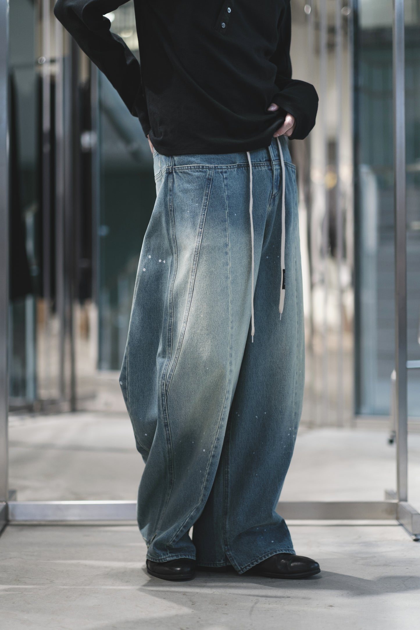 aging baggy denim pants